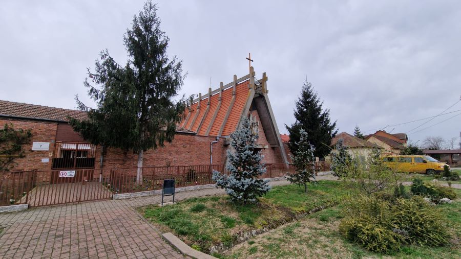 Dokumentumfilm Hans Fackelmann építészről az újszentesi római katolikus templomban