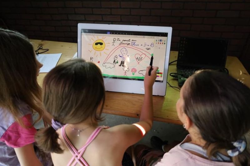 Romániában is korlátozzák a mobiltelefon-használatot az iskolákban