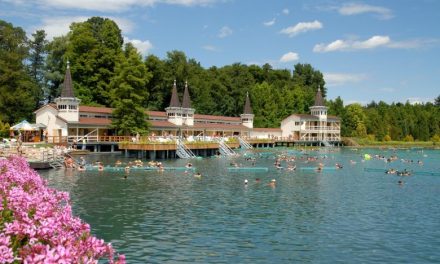 Novembertől korlátozottan látogatható a hévízi tófürdő