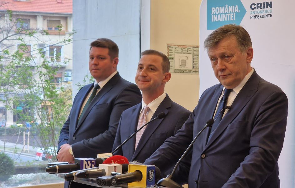 Crin Antonescu: Romániának arról kell döntenie, hogy előremegy vagy visszafordul