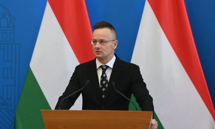 Szijjártó Péter: Elítéljük a romániai magyarokat ért incidenseket