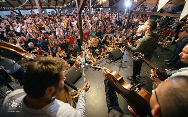 A Hagyományok Háza Folkudvara Gyergyóban – Színes programkavalkád a népművészet jegyében