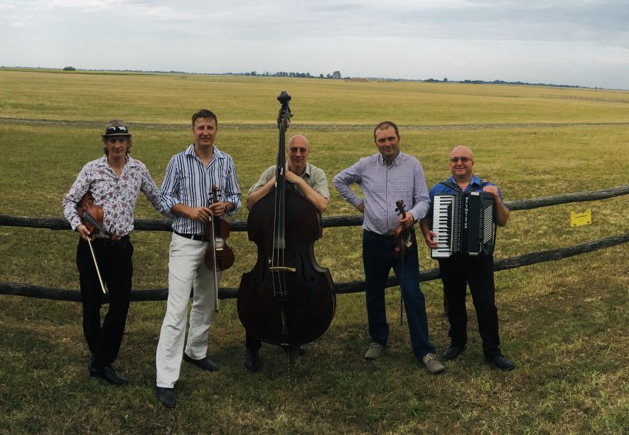 Főszerepben a zongora és a népzene – Erdélyi koncertsorozat Brahms népszerű művéből